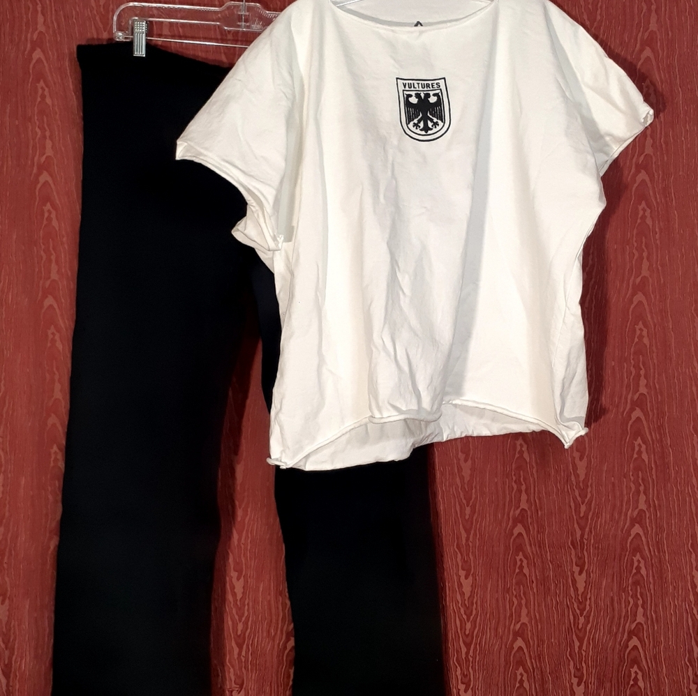 YEEZY KANYE WEST Vultures Logo White Tee Size 7 Short Sleeve Cut Out Neck Pant 7